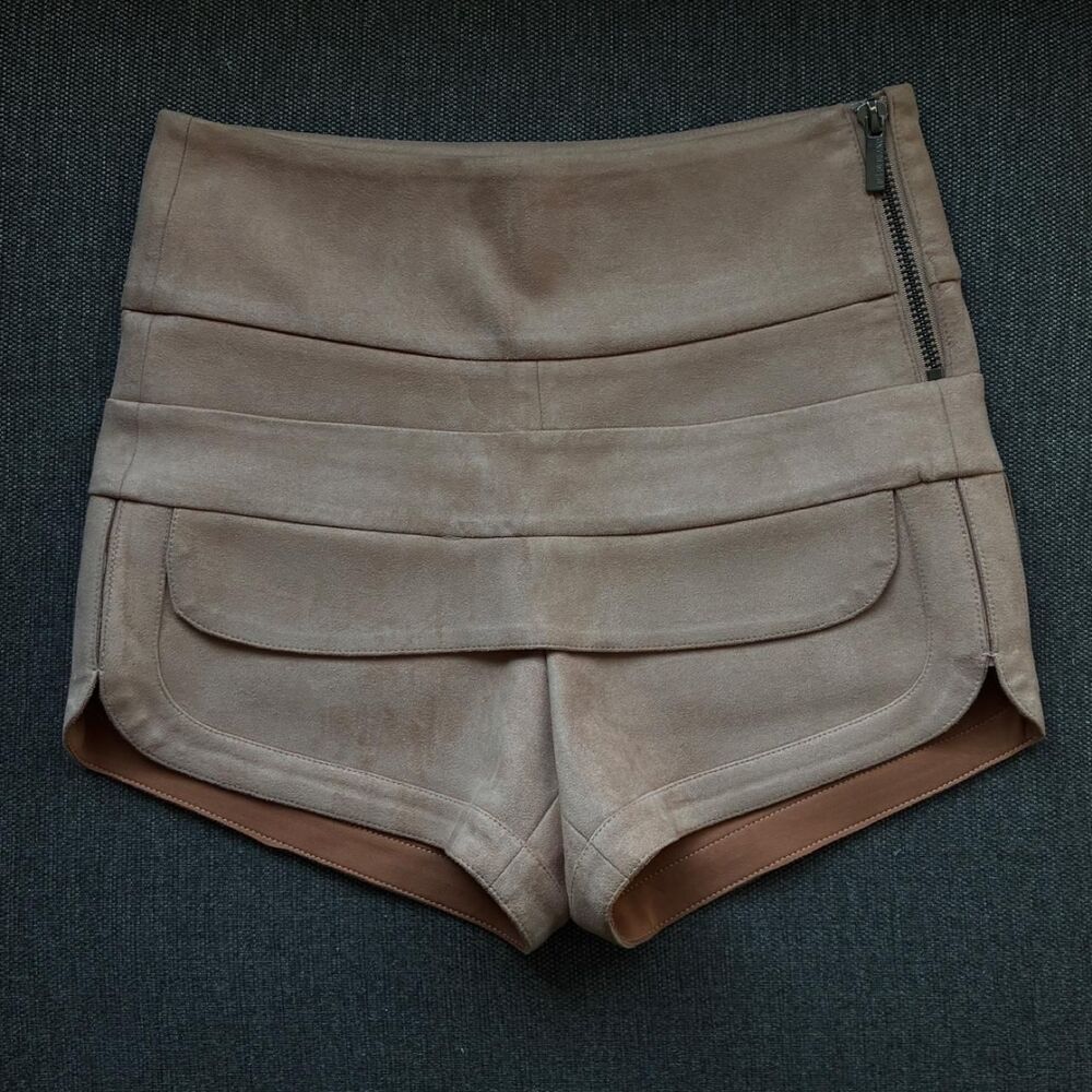 Le Lis Blanc Women's Tan Shorts